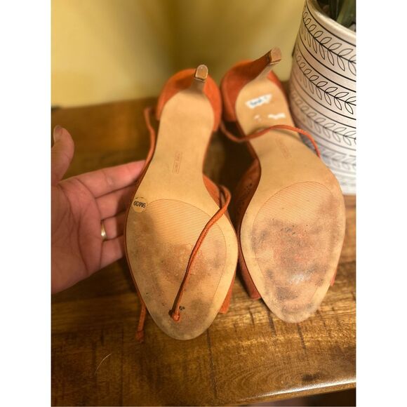 Vince Camuto suede orangish/red heels - Picture 4 of 5